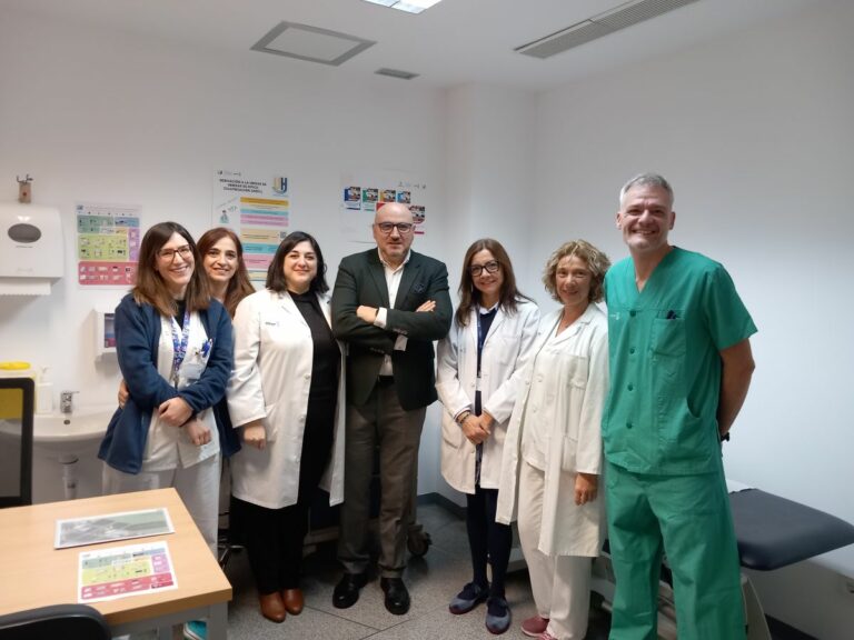 El delegado de Sanidad señala el papel de la Enfermería en los cuidados expertos del paciente con heridas complejas y su abordaje integral