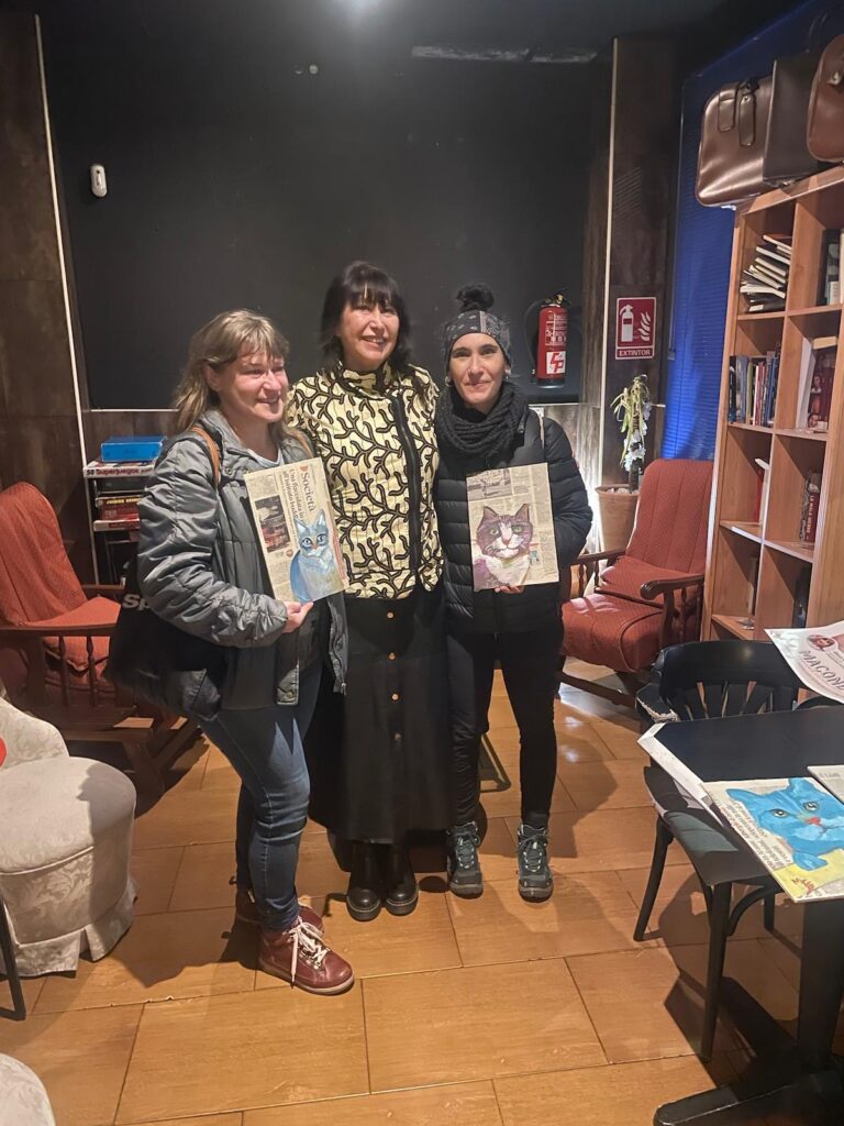 La Asociación «Arañazos» recoge dos obras donadas por Teresa Sánchez Ruiz