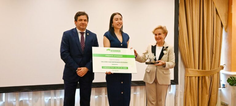 Valverde muestra en los Premios Nacionales de AFAMMER su compromiso firme con la igualdad y las mujeres emprendedoras del medio rural