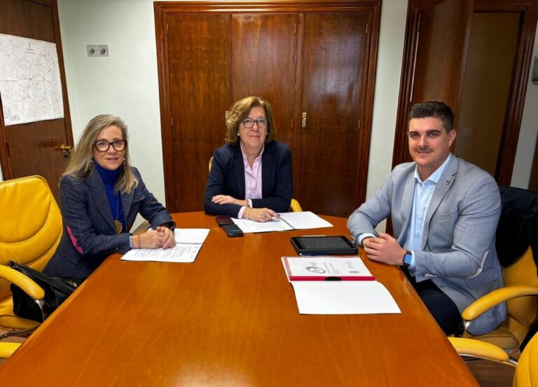 AMFAR y el Ayuntamiento de Membrilla presentan la VII edición de FERIMEL a la delegada de Agricultura