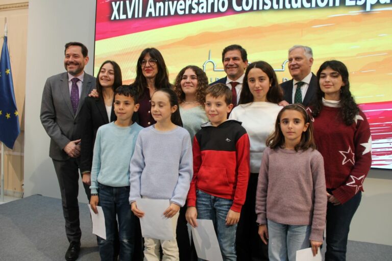Blanca Fernández asegura que hoy hay que reivindicar “el magnífico recorrido de 47 años de democracia, igualdad, justicia y libertad”