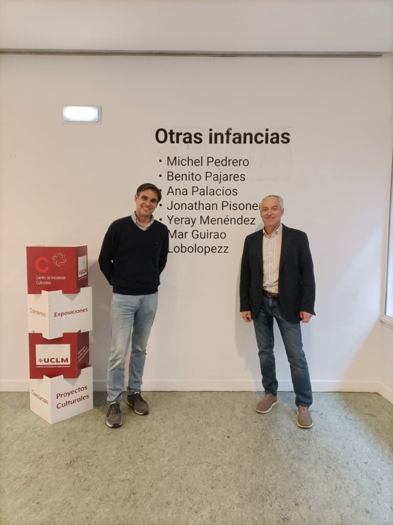 La UCLM y la Fundación Agua de Coco inauguran la exposición fotográfica “Un viaje a otras infancias” en Ciudad Real