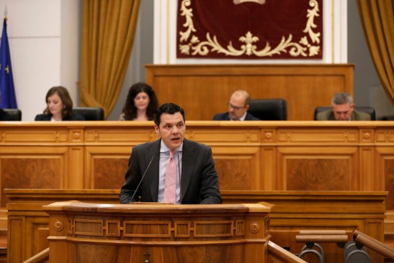 Vox pide a Tolón que tenga en cuenta las necesidades educativas de Castilla-La Mancha