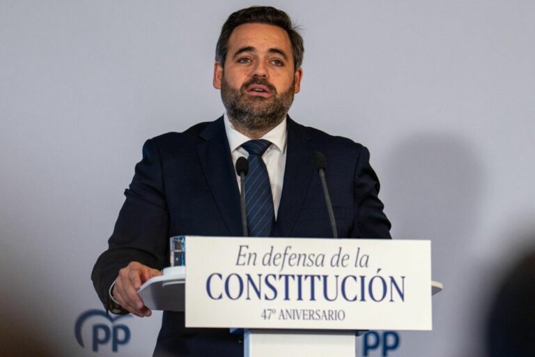 Núñez reivindica la vigencia, la fortaleza y la concordia de la Constitución, advirtiendo a Sánchez que el PP “no permitirá que siga erosionando la separación de poderes”