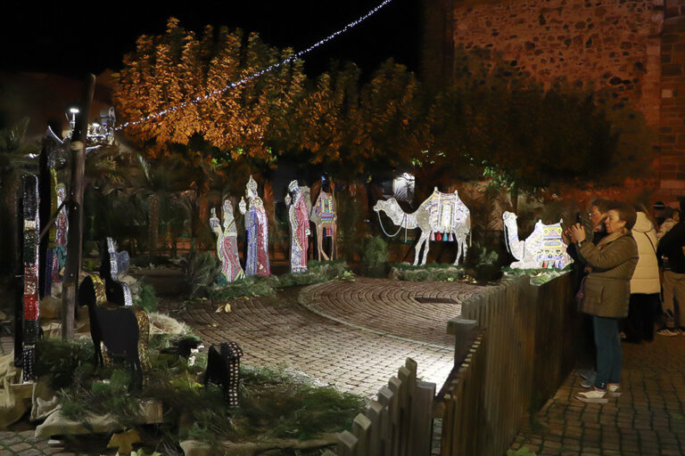 Argamasilla de Calatrava compartió el paso a la ilusión de la Navidad con el encendido y la ornamentación urbana