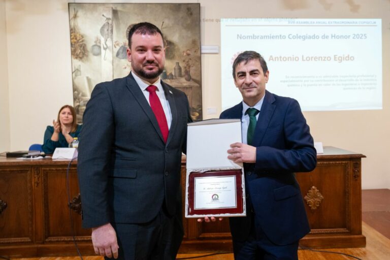 Los ingenieros químicos de Castilla-La Mancha nombran Colegiado de Honor a Antonio Lorenzo, director del complejo de Repsol en Puertollano