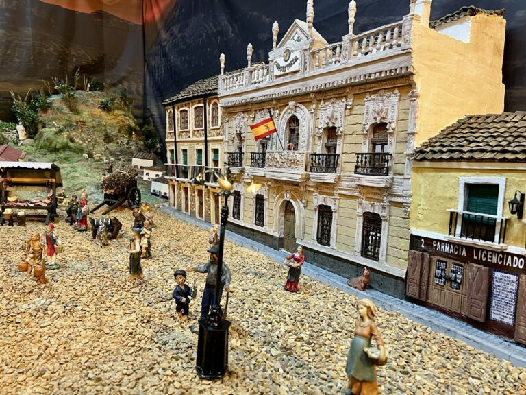 Portus Planus sorprende con un magnífico belén ambientado en el legendario Puertollano de 1925