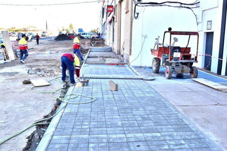 El acceso a Puertollano mejorará su estética con las obras de nueva pavimentación y acerados en la N-420