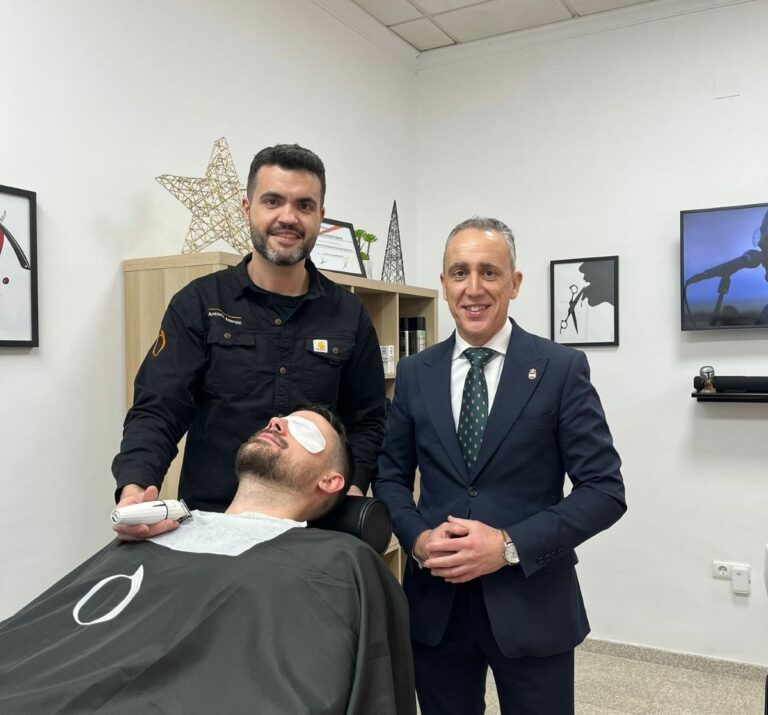 Puertollano: Antonio Asensio abre peluquería en el mismo lugar que ocupara la posada de la Tercia
