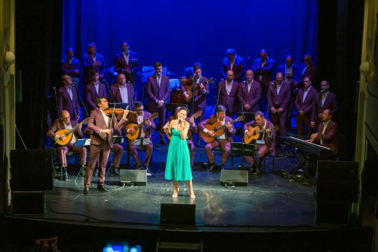 Puertollano: Canciones de Violeta Parra, Serrat, Aute, Sabina y Vanesa Martín en el espectáculo músico-teatral «Mi buen amor» del grupo Capachos