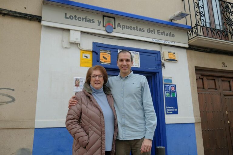 Tercera generación de loteros en Campo de Criptana se estrena en el Sorteo de Navidad con un quinto premio: «Es un orgullo»