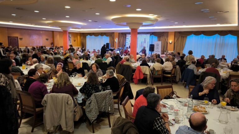Más de 200 mayores participan en la merienda navideña organizada por el Ayuntamiento de Ciudad Real