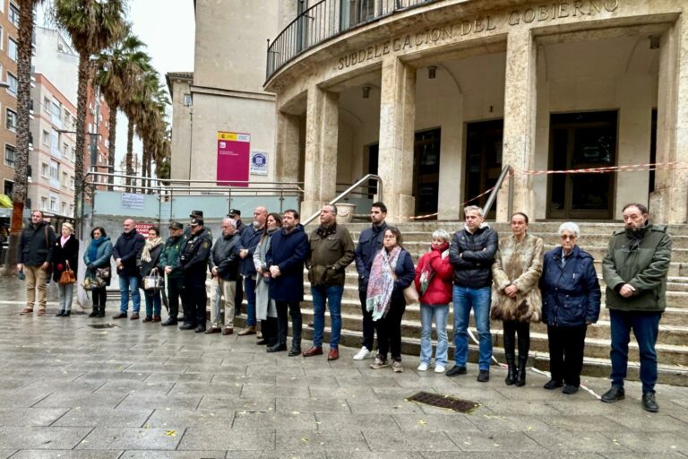 La Subdelegación del Gobierno en Ciudad Real guarda un minuto de silencio por el asesinato machista de Oriana Valentina