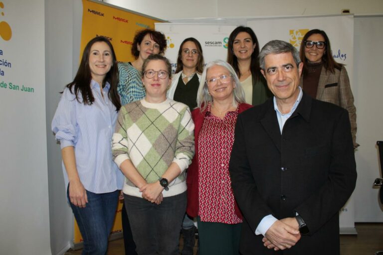 El Gobierno de Castilla-La Mancha y Merck lanzan un programa formativo para familiares y cuidadores de personas con esclerosis múltiple