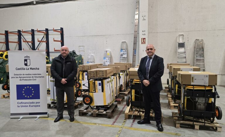 El Gobierno regional entrega equipos electrógenos y complementos a un total de 17 agrupaciones de voluntarios de Protección Civil
