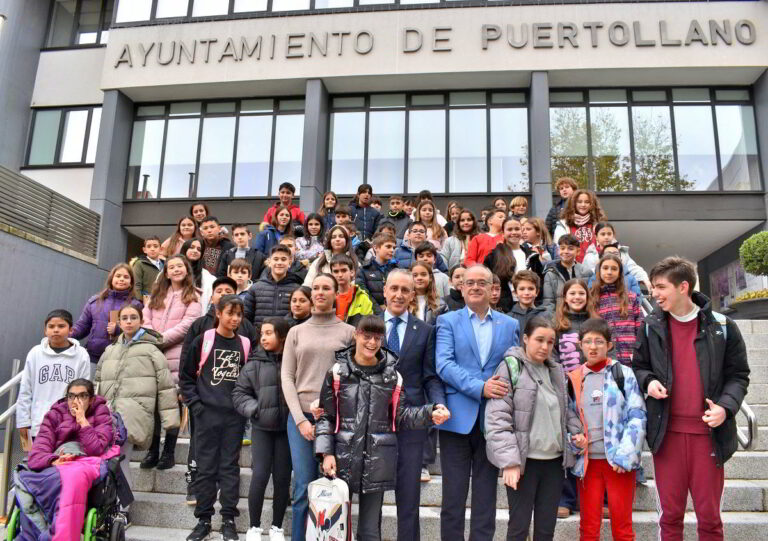 Los escolares construyen el futuro de Puertollano en el pleno infantil por el Día de la Constitución