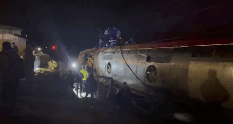 Al menos diez muertos y 25 heridos graves tras descarrilar dos trenes de alta velocidad en Adamuz