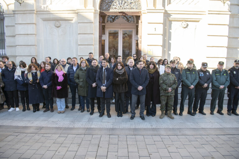 C-LM se viste de luto para mostrar su solidaridad con los fallecidos y heridos en el accidente de Adamuz