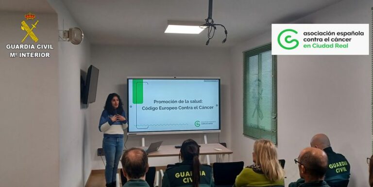 La Guardia Civil de Ciudad Real recibe la primera sesión informativa dirigida por la AECC