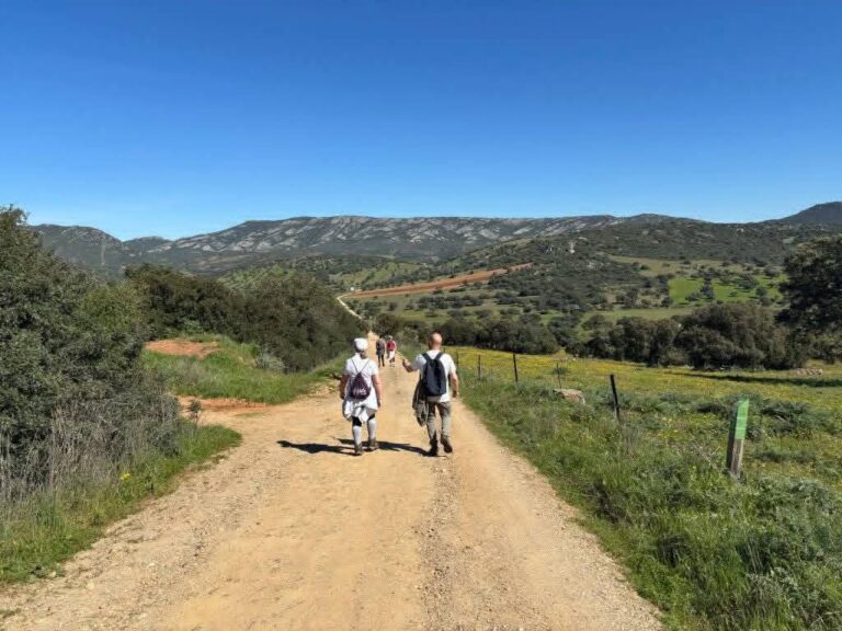 El PSOE de Guadalmez pide al gobierno municipal que reactive el turismo y la economía local a través del impulso de rutas senderistas