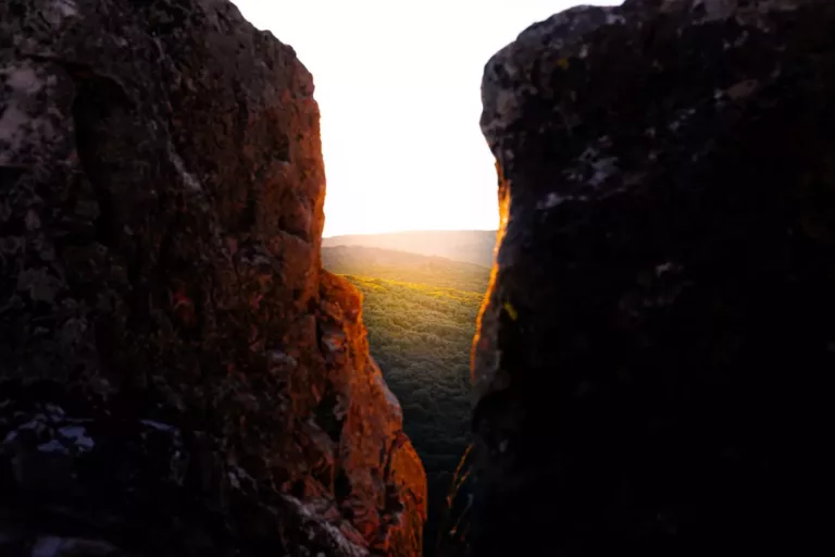 El Ayuntamiento de Pozuelo de Calatrava promociona en Fitur sus ‘Rutas de agua y fuego’, una propuesta turística innovadora que une volcanes, senderismo y patrimonio