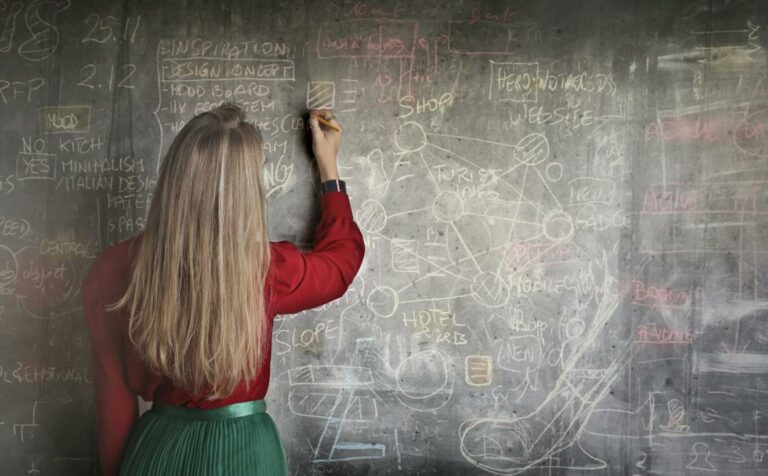 ANPE logra una doble victoria judicial frente a Educación por la incorrecta baremación de una docente interina