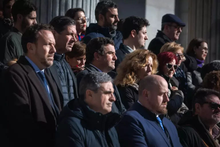Ricardo Chamorro participa en el minuto de silencio en el Congreso por las víctimas del accidente ferroviario de Adamuz