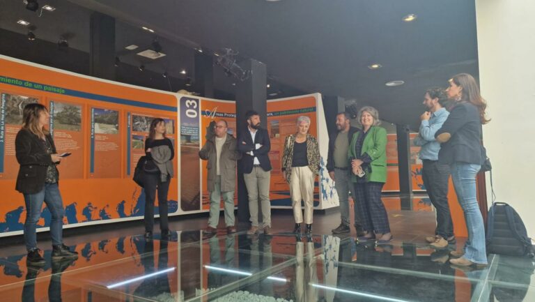 Castilla-La Mancha refuerza la seguridad en los espacios naturales con la instalación de desfibriladores e imparte formación especializada a los monitores