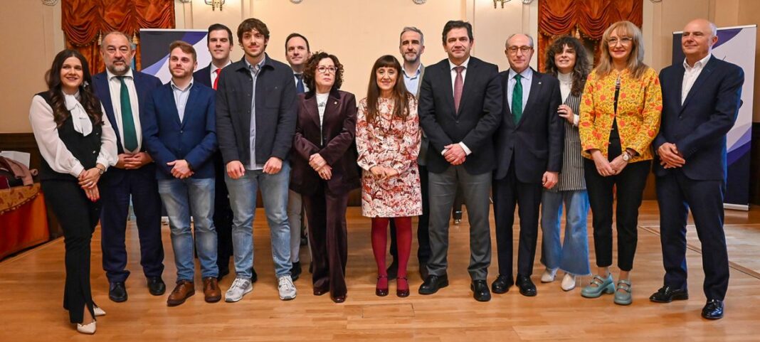 760bba062b2ebf52a45b4d17a935102e_XL