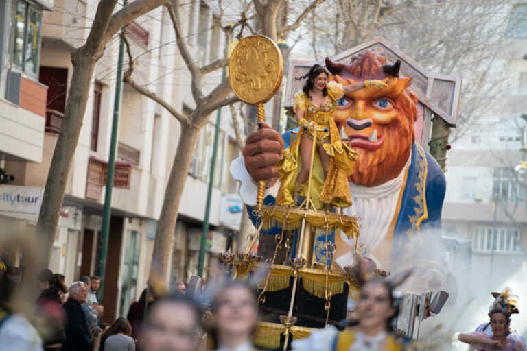 “Los Perchas” ganan el Arlequín de Oro en el apabullante Domingo de Piñata de Ciudad Real