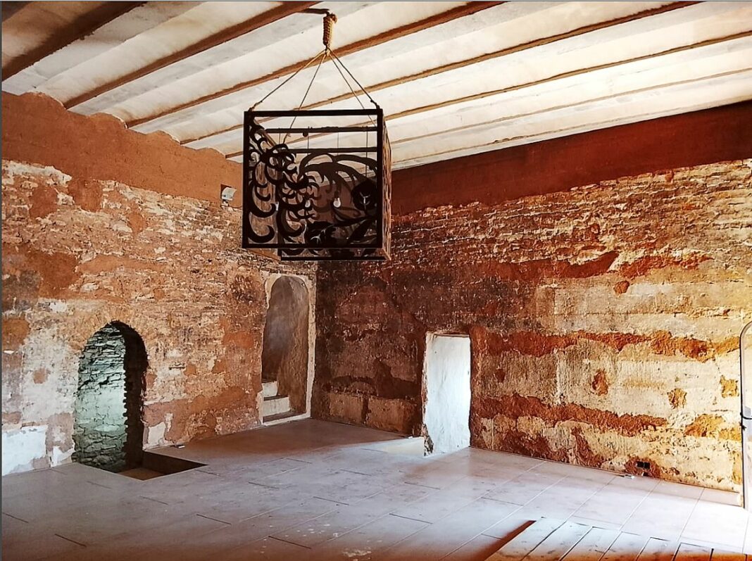 Espacio Pilas Bonas (Torre Homenaje) a charla de Antonio Bermúdez García-Moreno se desarrollará en una de las estancias del nuevo Espacio Pilas Bonas (EPB), una iniciativa creada por Patrimonio Manzanares, gracias a la generosa colaboración de la propiedad del castillo (en la imagen, interior de la Torre del Homenaje)
