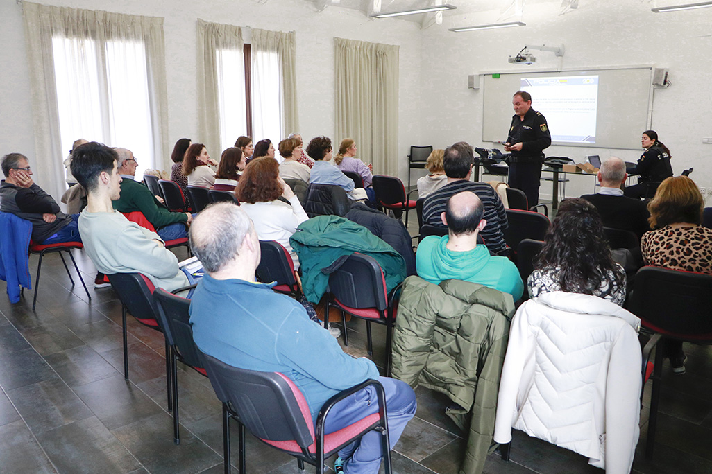 Un momento de la charla celebrada ayer en el Mercado Municipal