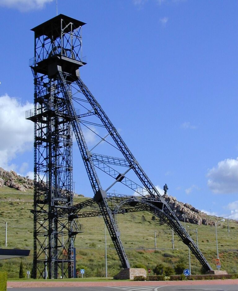 Puertollano: La reparación del castillete de Santa María, declarada desierta cinco años después del aviso por deterioro