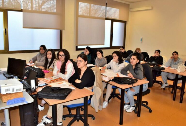 El Ayuntamiento de Puertollano apadrina el inicio del curso de limpieza de superficies y mobiliario del proyecto +Empleo Joven