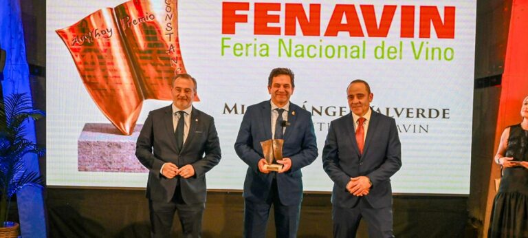 Valverde agradece el Premio Constancia de Ayer y Hoy a FENAVIN como un reconocimiento al trabajo de la Diputación en favor del sector vitivinícola