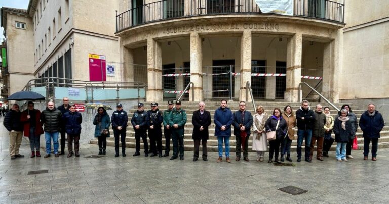 La Subdelegación del Gobierno guarda un minuto de silencio por la última víctima de violencia machista