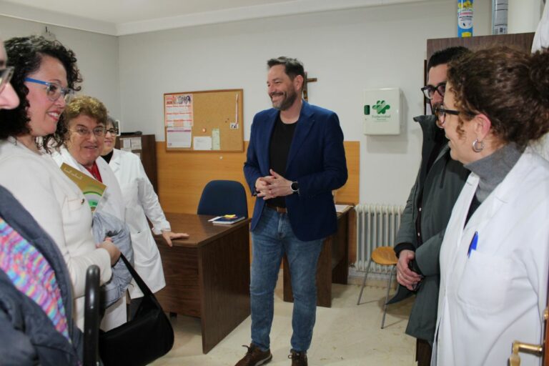 El subdelegado del Gobierno visita el centro Siloé de Cáritas Diocesana de Ciudad Real