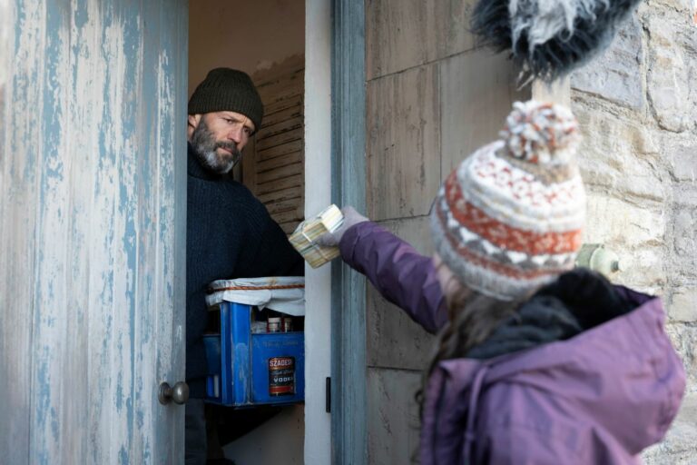 Shelter: El Protector, dirigida por Ric Roman Waugh y coproducida y protagonizada por Jason Statham