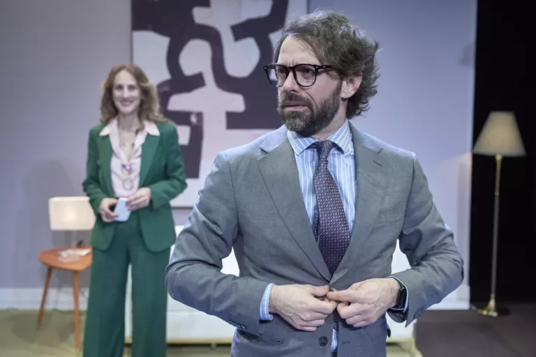 PRODUCCIONES 099 llega al Quijano con ‘Canadá’, una crítica al poder en forma de comedia