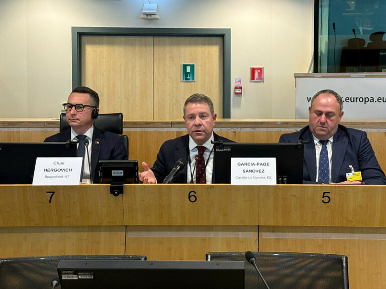 García-Page reivindica una mayor apuesta por la incorporación de jóvenes al sector agrario para “no perder lo hasta ahora invertido en agricultura”