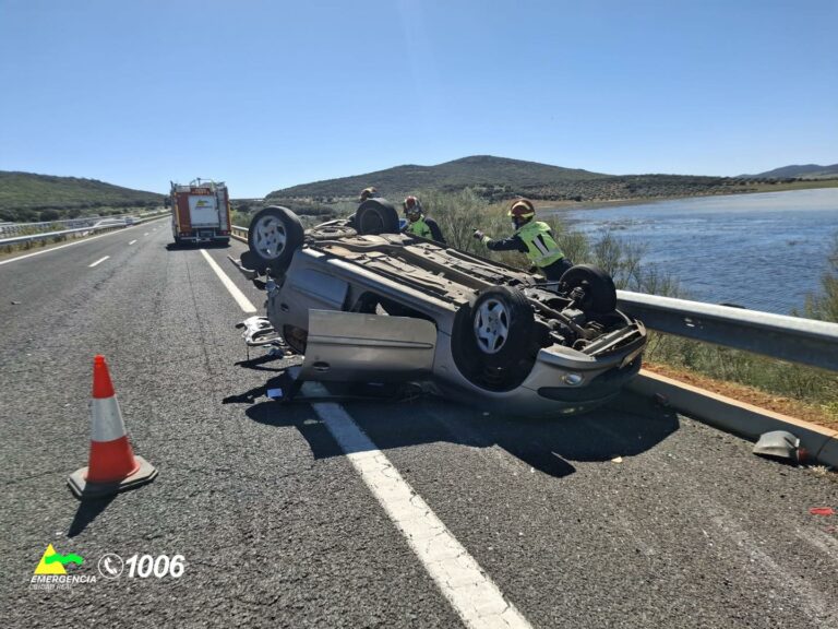 Vuelco en la autovía A-41, con un persona herida