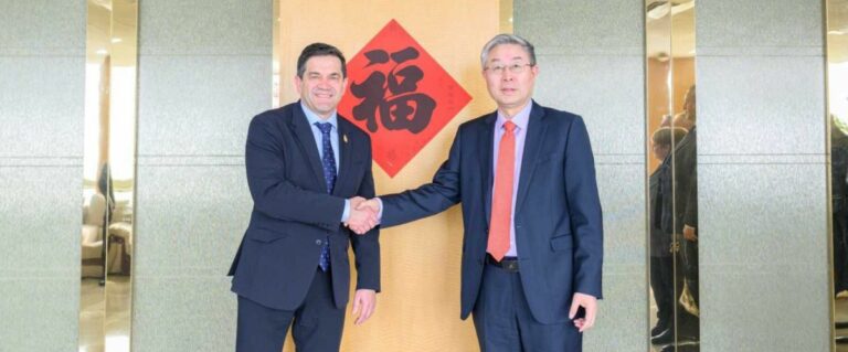 Valverde pone en valor la provincia de Ciudad Real en una reunión con el viceministro de Relaciones Internacionales de China celebrada en Pekín