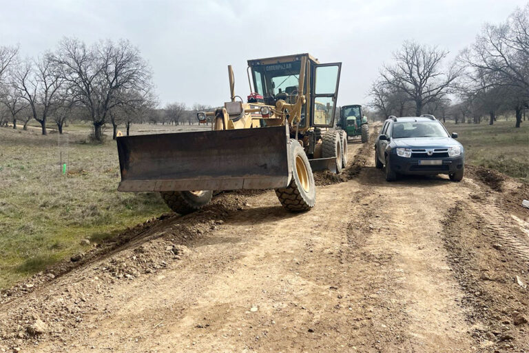 Brazatortas y Almodóvar del Campo acometen el arreglo del camino a Minas del Horcajo