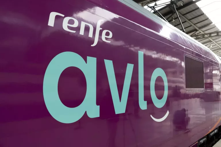Renfe lanza billetes desde 19 euros en Avlo y 33 euros en AVE para Semana Santa
