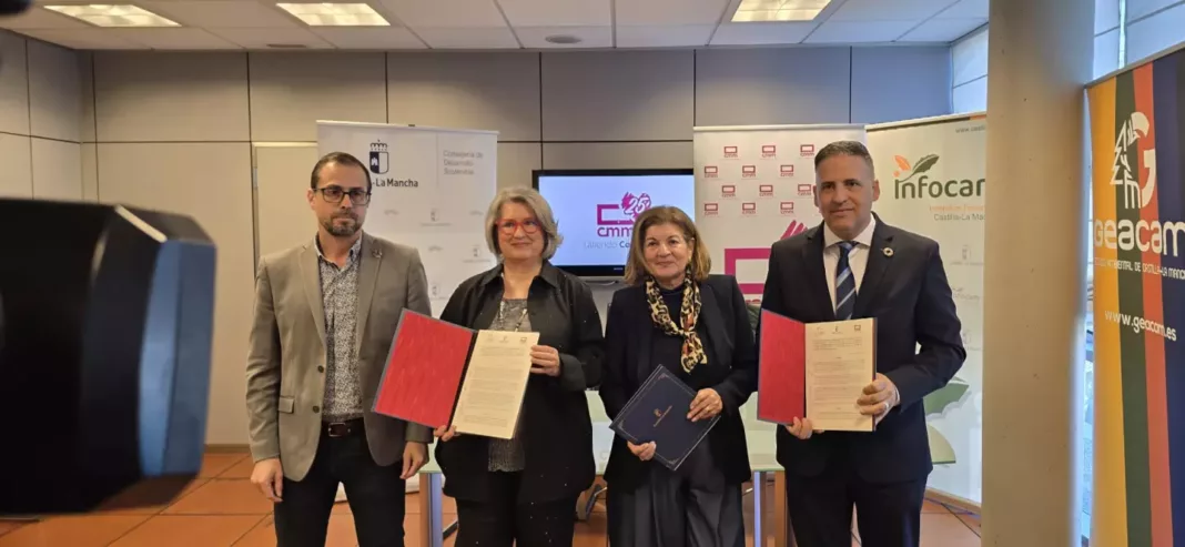 CMM, la consejería de Desarrollo Sostenible y GEACAM firman un convenio de colaboración para reforzar la difusión de la prevención de incendios forestales en la región