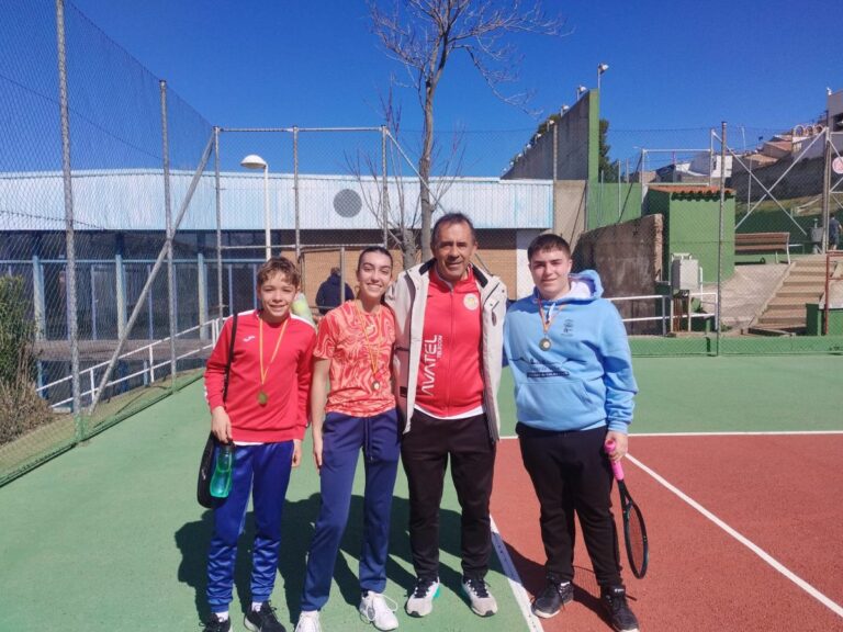 Puertollano: Raquel Carretero y Alejandro Villena triunfan en el Campeonato Provincial Cadete de Tenis en Deporte Escolar