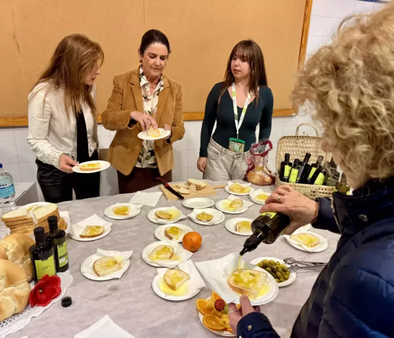 Desayuno «saludable» con Pan de Cruz y AOVE en el Mercado Municipal