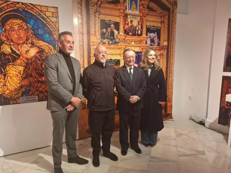 El alcalde de Valdepeñas asiste en Ceuta al homenaje al director teatral valdepeñero Manuel Merlo