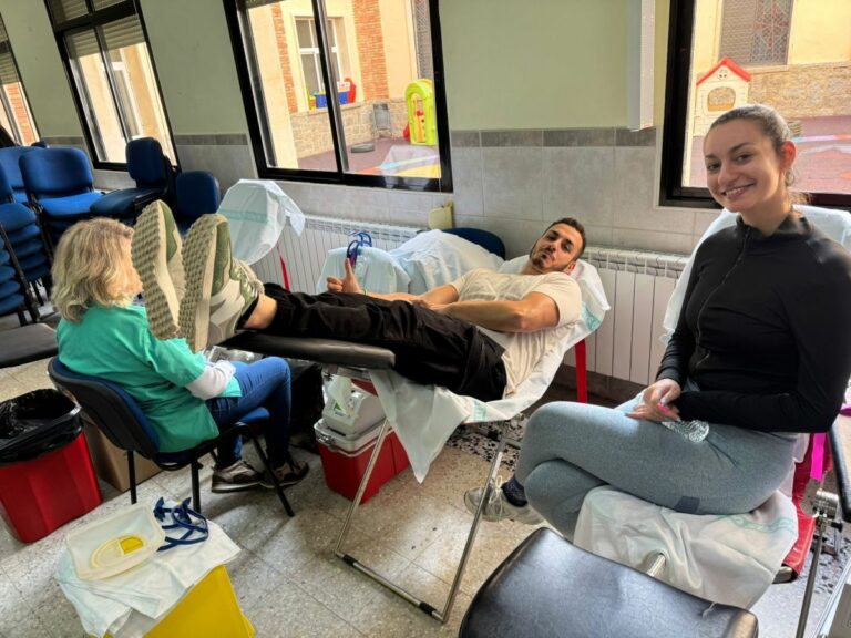 El Colegio María Inmaculada MIP de Puertollano late con fuerza: Éxito de participación en la clausura del proyecto ApS “Donando Vida”