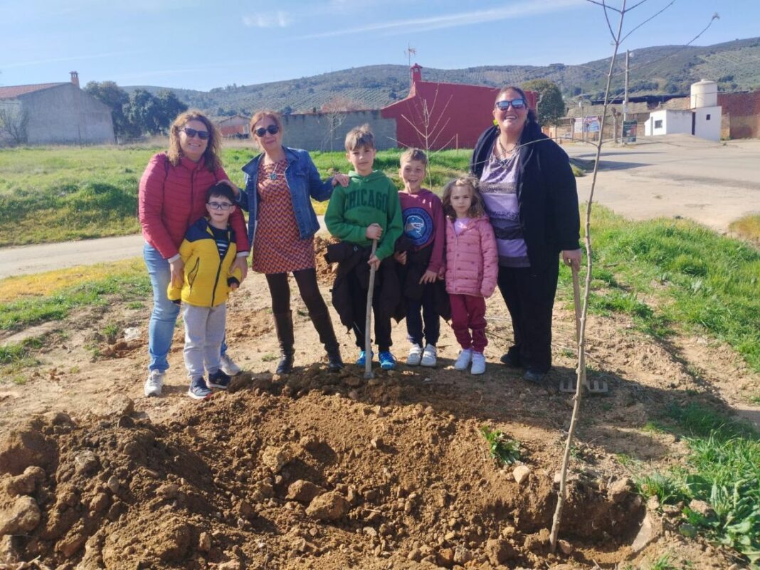 Replantacion árboles niños Arroba (2)